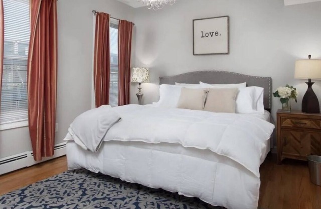 Downtown Furnished Corporate Apartment with Coffee Bar