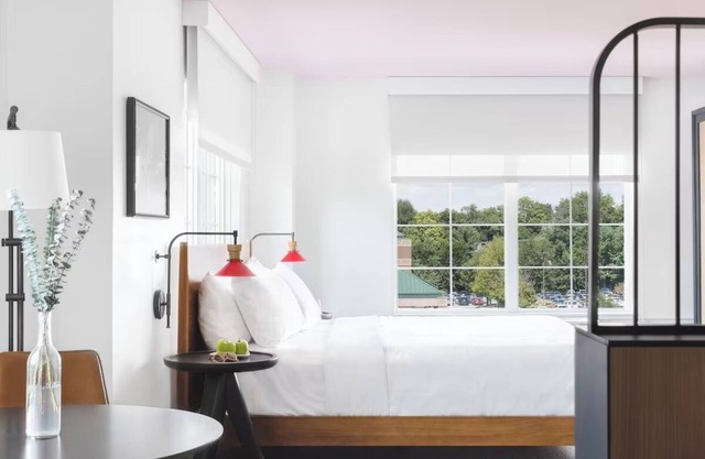 Downtown Lexington Retreat, Relaxing Room w/Upscale Furnishings