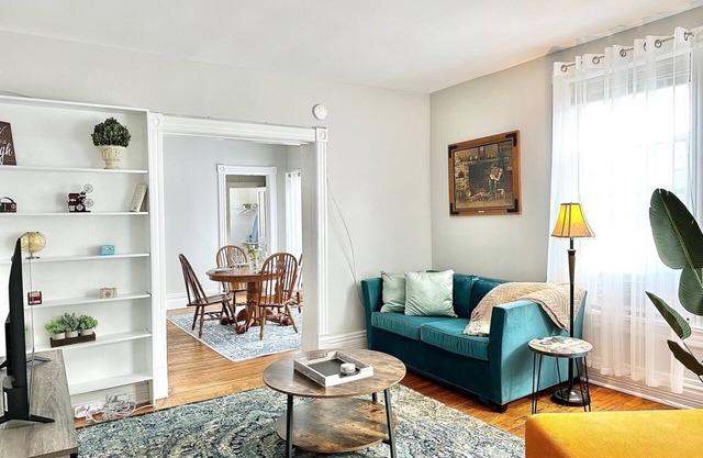 Downtown Oak Park/Fast WIFI/Free Parking/Victorian Home/Sleeps 6