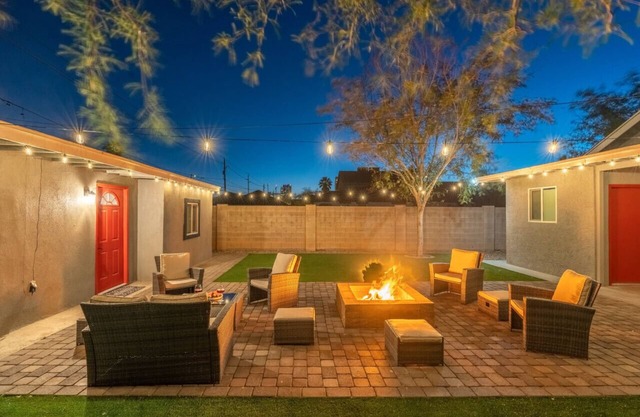 Downtown Phx~Remodeled~2 Units+Casita~Sleeps 12