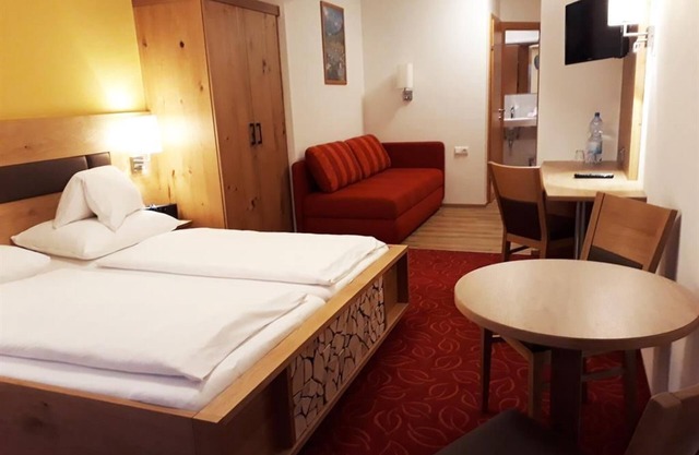 DR Main building/1 extra bed/HB - Ponyhof, Feriendorf-Hotel-Pension