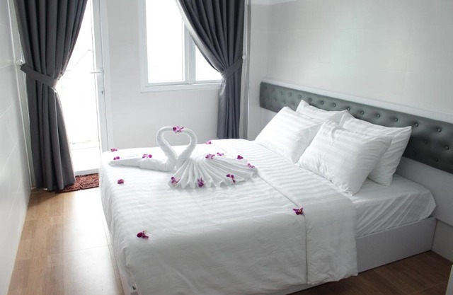 DRAGON HOTEL 1
