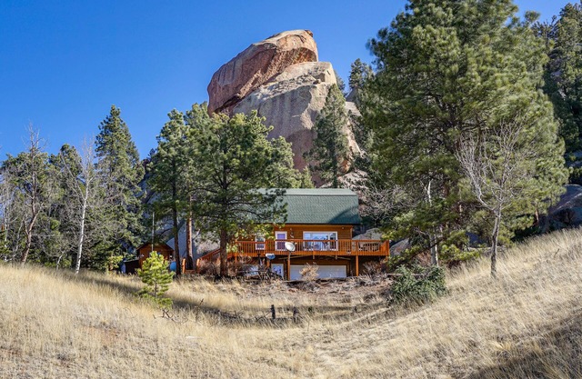 'Dragons Roost' Cabin w/Sangre de Cristo Views!