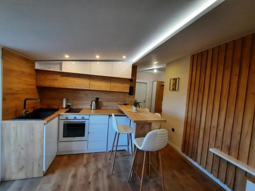 Dream Home, FREE GARAGE