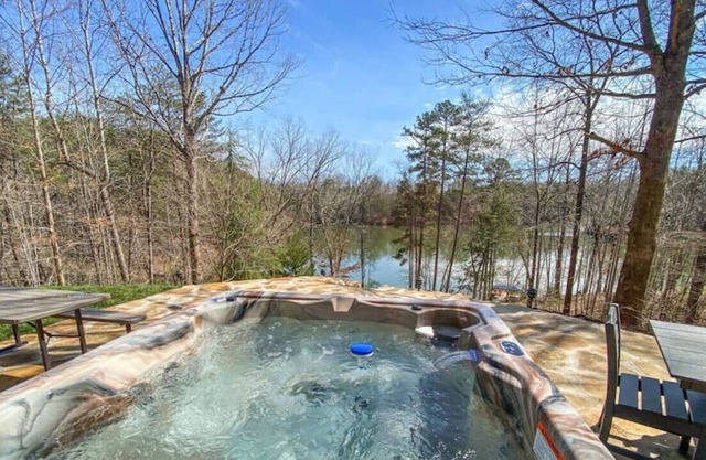 Dream Lakefront Getaway w/ Hot Tub