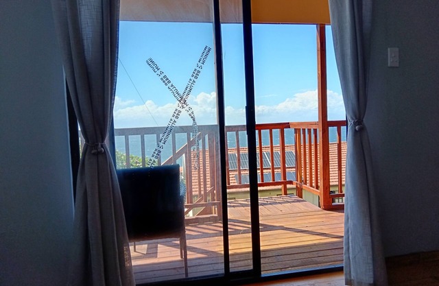 Dream View Cabin 3 minutes to Anstey's beach sleeps 4-6 guests. Pet-unfriendly.