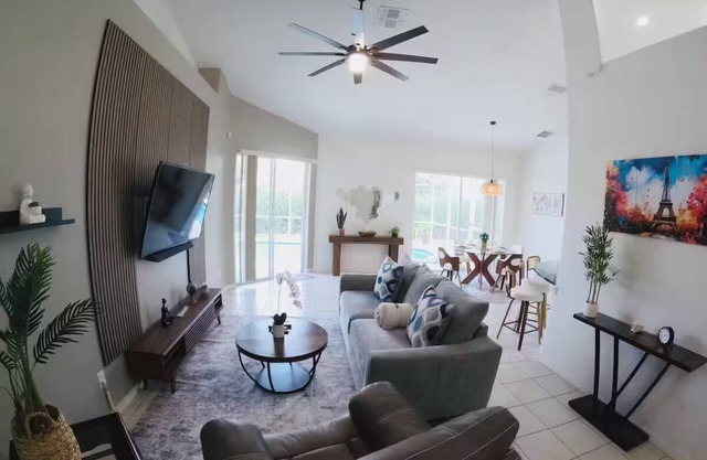 Dream Villa W/Pool Near Disney3 Bed 2 Bath,