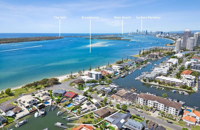 Dream Waterfront Retreat in Runaway Bay