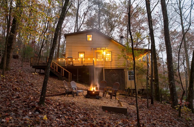 Dreamcatcher - Pet-Friendly Cozy Cabin w/Hot Tub Near Downtown Helen