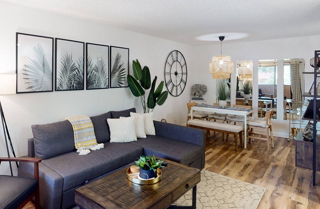 Dreamy bohemian condo with tranquil vibes, close proximity to downtown