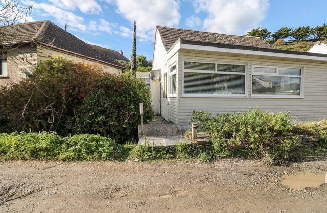 DRIFTWOOD, pet friendly, country holiday cottage in Polzeath