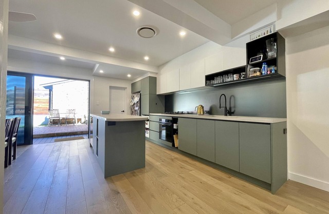 Drummoyne-DRUM8 Day Street - Spacious 3BR Townhouse with Courtyard Opposite Brett Park Near Bay Run