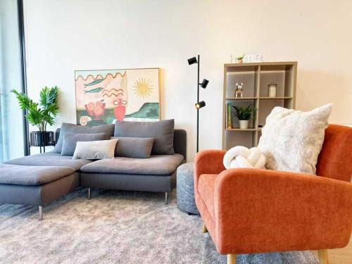 DS1002 - Modern 2BR APT with Balcony & City Views in Carnegie