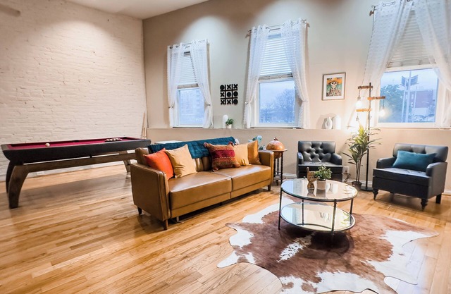 DT Old City, Stadium walkable, Sleeps 9