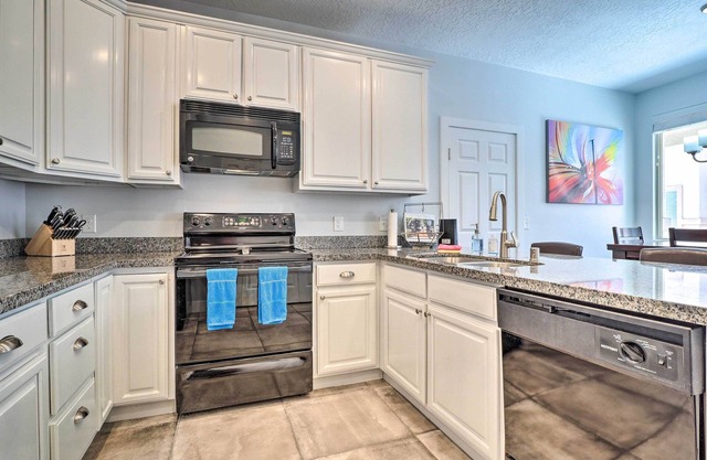 Dtwn Mesquite Condo w/Resort Pool: Golf & Gamble!