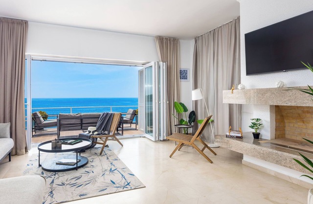 Dubrovnik Private Beach and Pool Charming Seafront Villa For 10