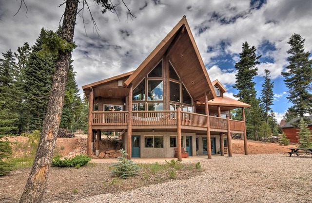 Duck Creek Village Chalet with Fire Pit and Decks