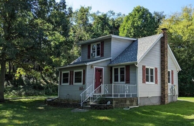 Dunes Cottage at Town of Pines Lake Michigan near Indiana Dunes Parks! n