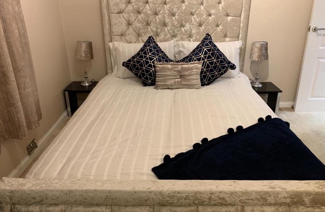 Dunfermline GF flat, 5 min walk to Train St. and High St.
