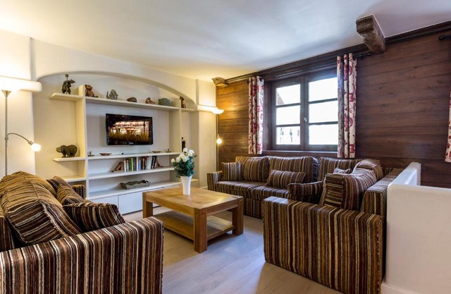 Duplex de standing 5 pièces au cœur du vieux village de Val-d'Isère, skis aux pieds - FR-1-694-137