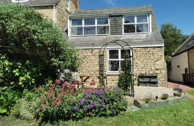 Durham, 3 bedroom Cottage in village location near Durham city, pet friendly