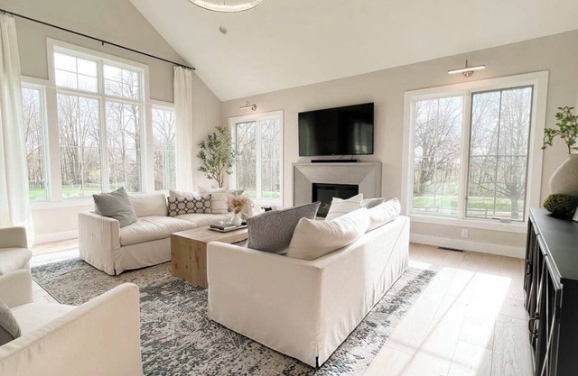 EAA - Spacious 5-bedroom, 3.5 bath house