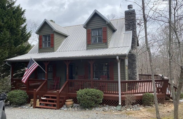 Eagle Mountain River Retreat 4/3 Pool Table, Jacuzzi & more