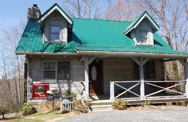 Eagle's Nest - 2 Bedrooms, 2 Baths, Sleeps 6 Cabin by RedAwning