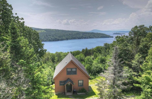 🐾Eagles Ledge | Cozy chalet w/incredible views, access to Rangeley Lake & 15 mins to Saddleback!