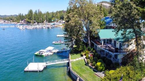 Eagles Nest at Bass Lake near Yosemite with Boat Dock