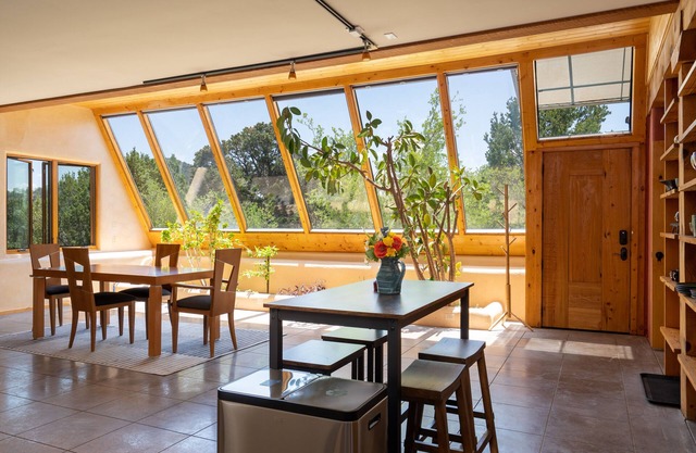 Earthship retreat + 2 spa hot tubs w/waterfall + Incredible Mountain Views