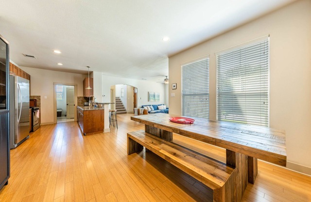 East ATX Home - Parking, NEW, Sleeps 6, Near DT