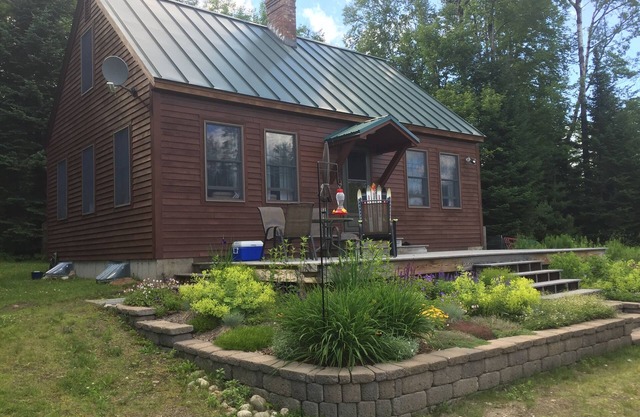 East Burke Cozy Cape Near biking trails & skiing, VAST trails; lvl 2 EV charger