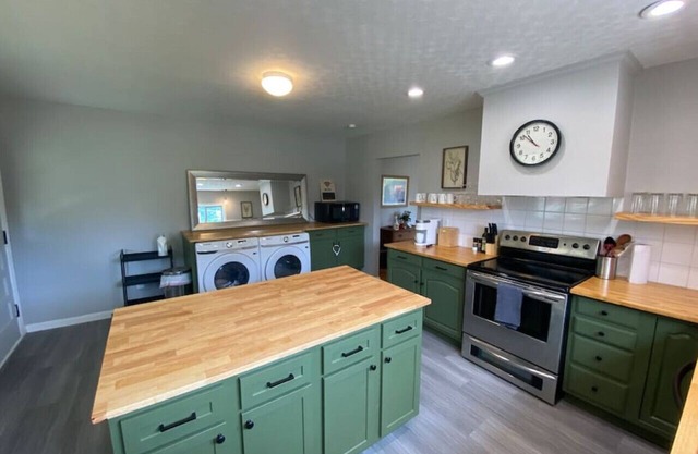 East Knox Home! For Families!