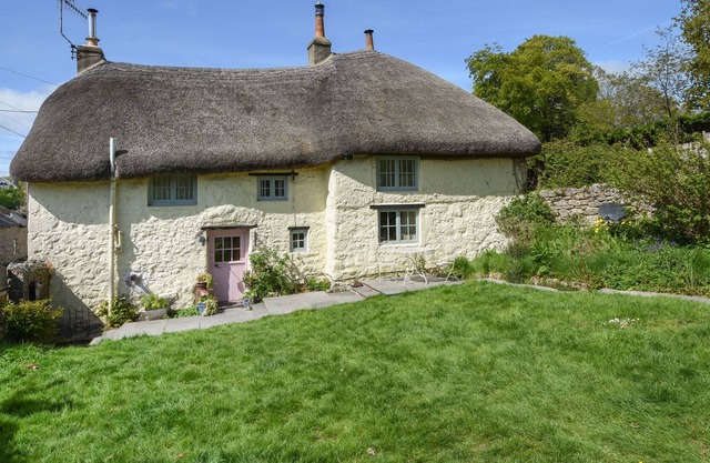 EASTON COTTAGE, pet friendly, luxury holiday cottage in Chagford