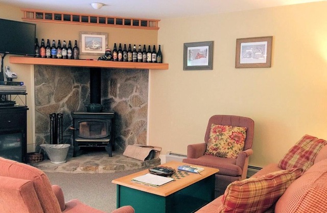 Easy access to Plaza trail from this Bromley Birches condo