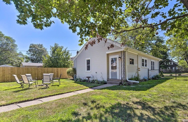 Eau Claire Home w/ Fire Pit < 2 Mi to Dtwn!