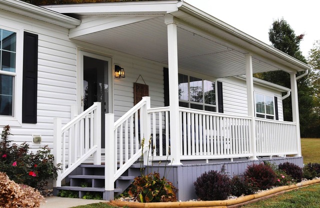 Echo Hill - cabin close to Hocking Hills, comfortable, king suite, hot tub!