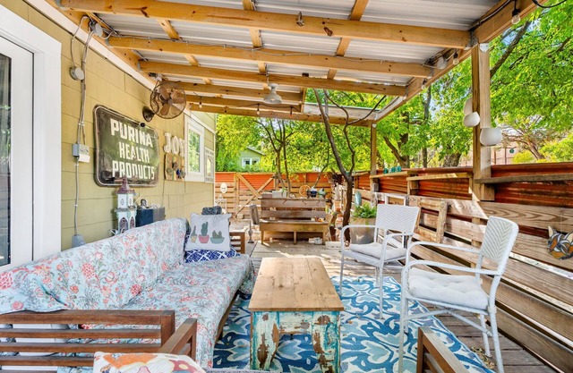 Eclectic 3 Bedroom Block From South Congress!