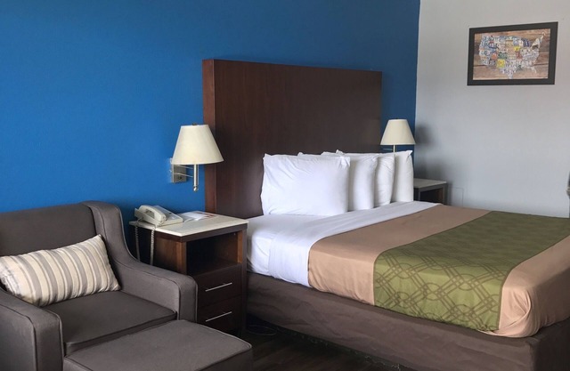 Econo Lodge Inn & Suites Virginia Beach - Norfolk