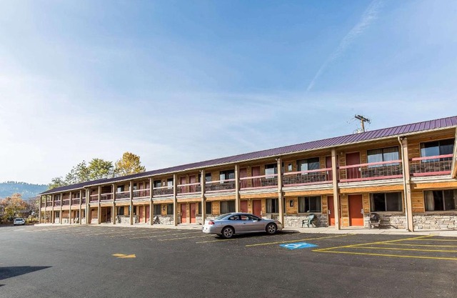 Econo Lodge Inn & Suites Kalispell - Glacier National Park Gateway