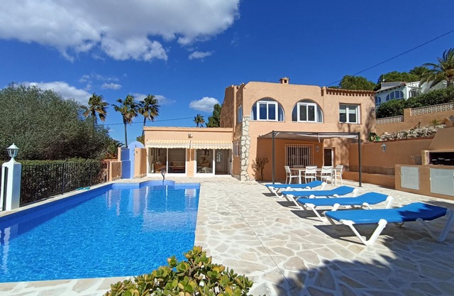 ECONOMIC PRICES, PRIVATE POOL, WIFI, CENTRAL HEATING, AIR CONDITIONING