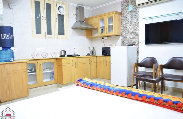 Economical Cozy 1BHK Prime Location South Delhi 1