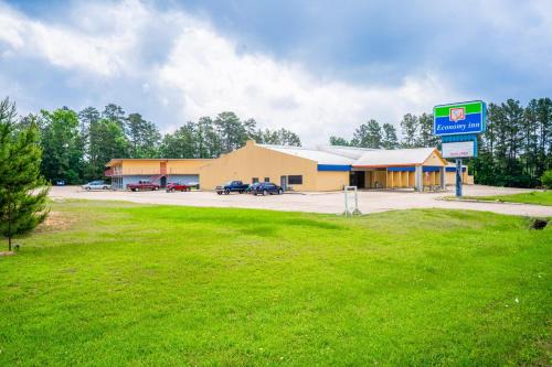 Economy Inn By Townhouse Livingston TX Hwy 59
