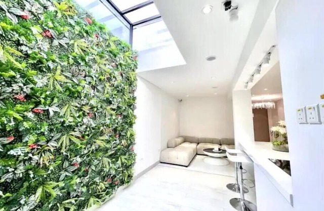Eden Suite 01