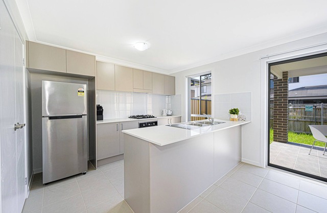 Edmondson Park Modern 4 Br House Parking