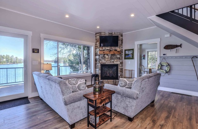 Eikedahls' Shoreview Cottage