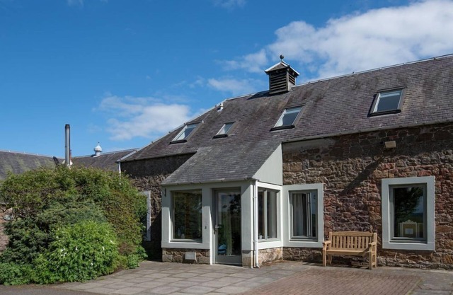 Eildon Melrose Holiday Cottages & Log Cabins -Langrig - gorgeous barn conversion, 2 mins from Melros