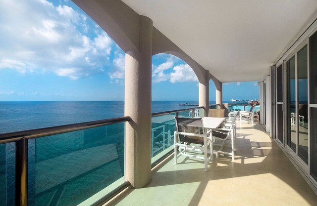 El Cantil 6CN Luxurious 6th floor Oceanfront Condo