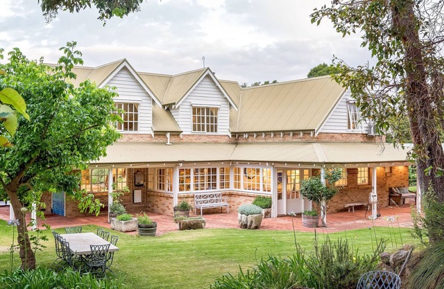 Elanora - country style home, walk to beach- Pet Friendly!